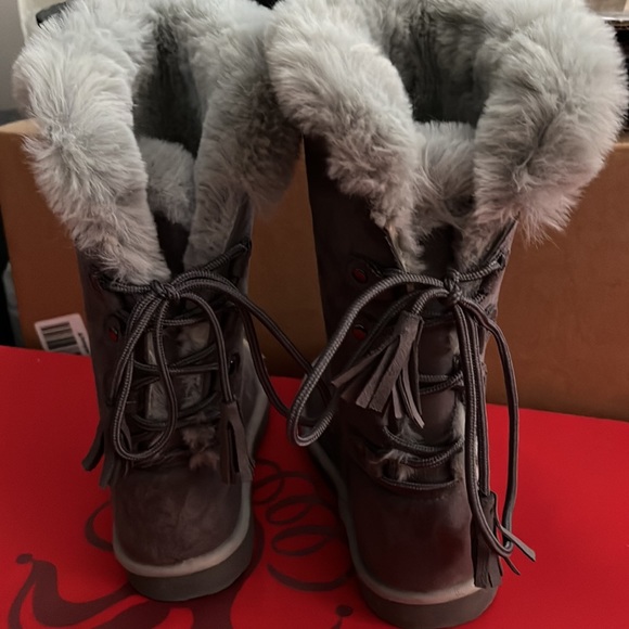Fur boots - Picture 4 of 4